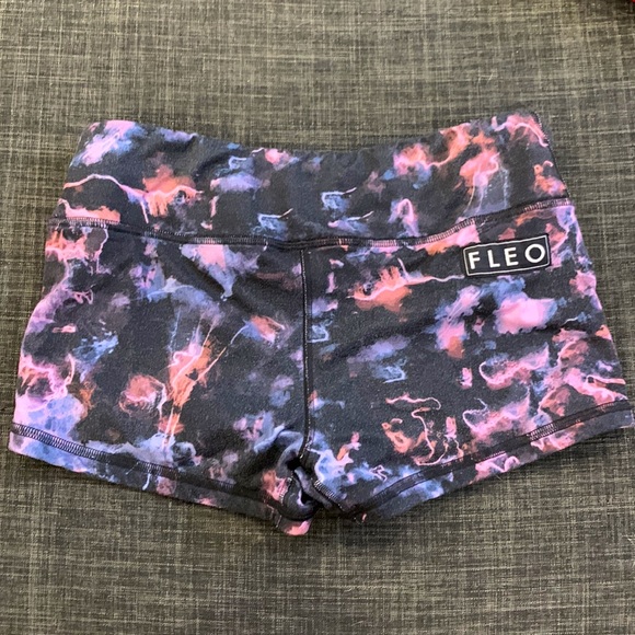 Fleo, Original Fit Shorts - Picture 2 of 3